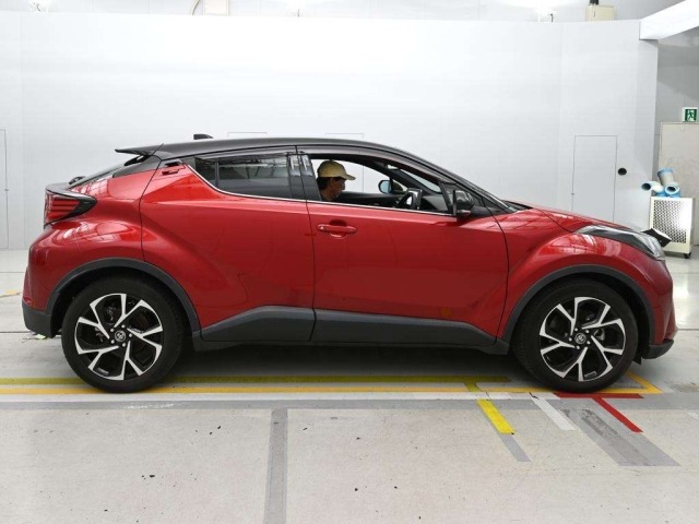 Toyota C-HR 2021 8338842-3