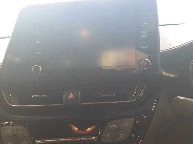 Toyota C-HR 2022 8338843-12