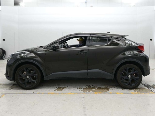 Toyota C-HR 2022 8338843-4