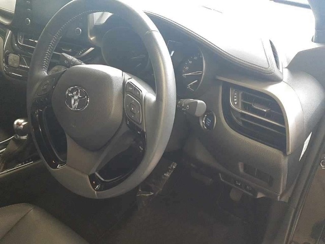 Toyota C-HR 2022 8338843-9