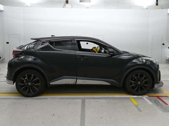 Toyota C-HR 2017 8338844-3