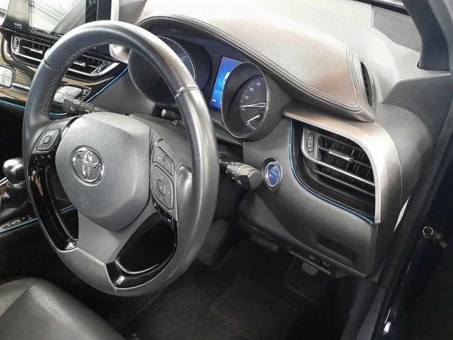 Toyota C-HR 2017 8338844-9