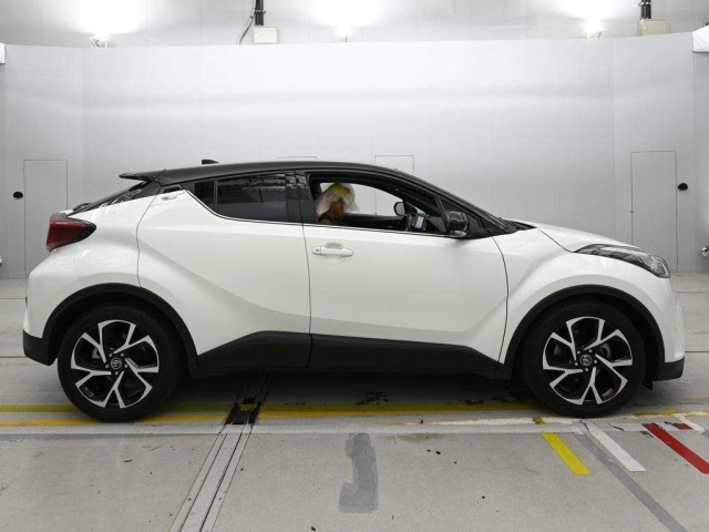 Toyota C-HR 2018 8338845-3