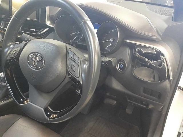 Toyota C-HR 2018 8338845-9