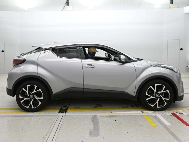 Toyota C-HR 2017 8338846-3