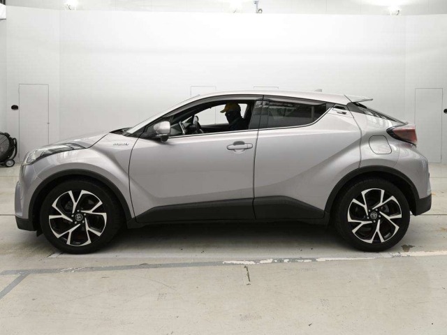 Toyota C-HR 2017 8338846-4