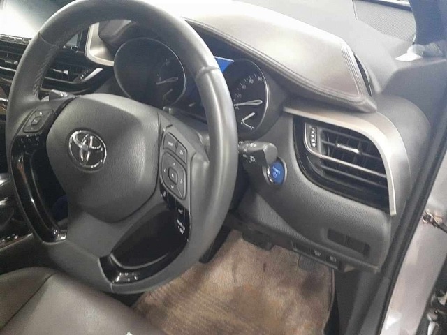 Toyota C-HR 2017 8338846-9