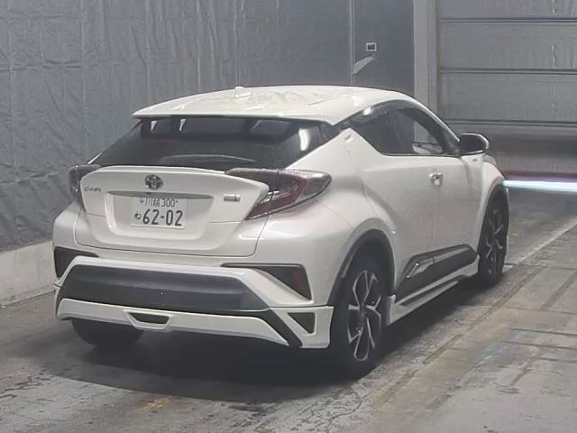 Toyota C-HR 2017 8338848-1