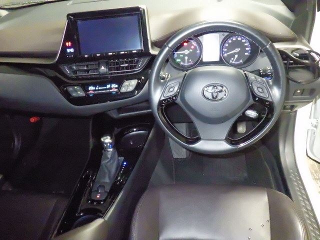 Toyota C-HR 2017 8338848-4