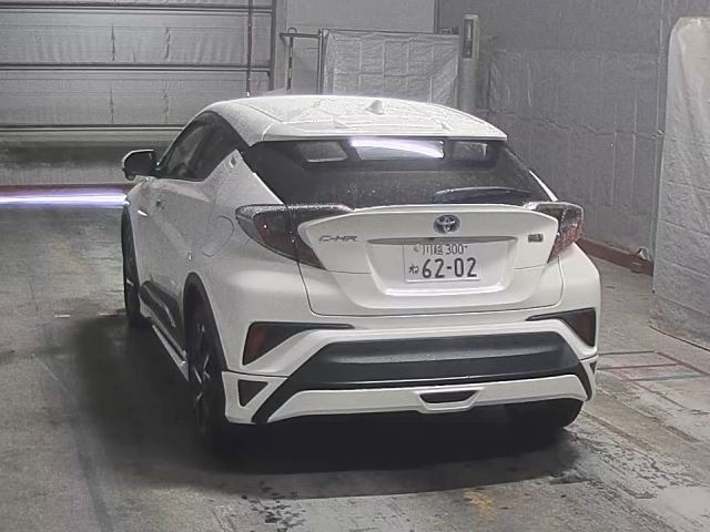 Toyota C-HR 2017 8338848-8