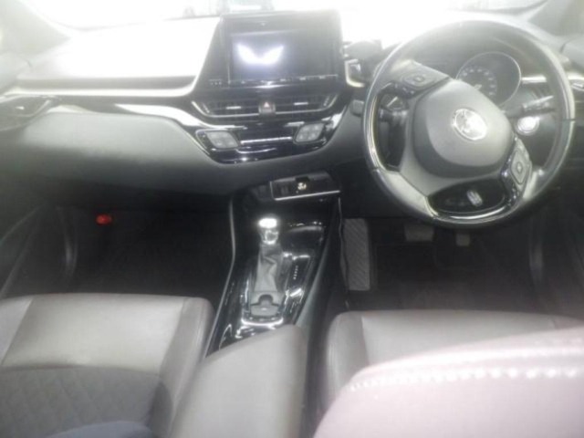 Toyota C-HR 2017 8338849-3