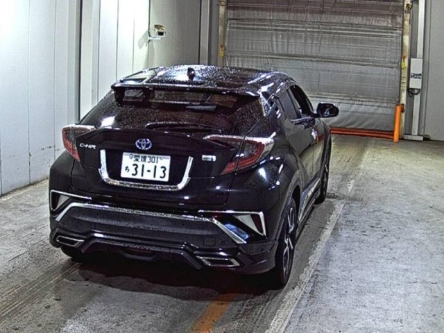 Toyota C-HR 2017 8338849-5