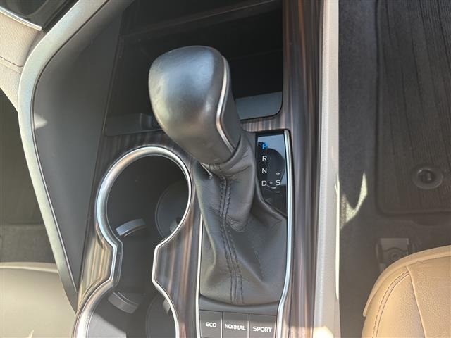 Toyota CAMRY 2017 8339296-11