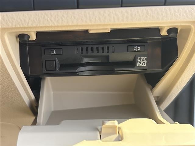 Toyota CAMRY 2017 8339296-17