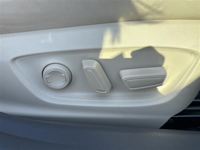Toyota CAMRY 2017 8339296-19