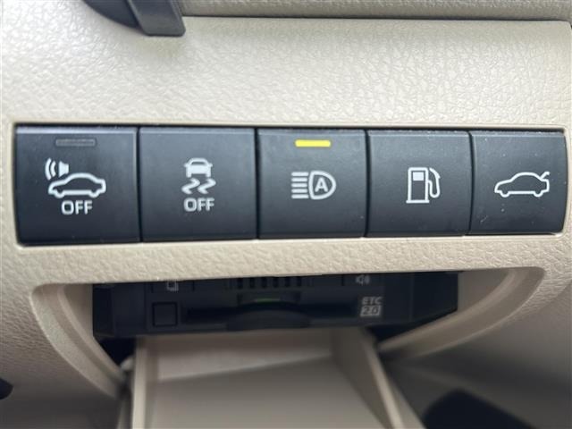 Toyota CAMRY 2017 8339298-1