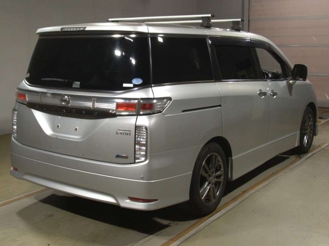 Nissan ELGRAND 2013 8338862-1