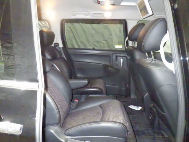 Nissan ELGRAND 2012 8338875-5