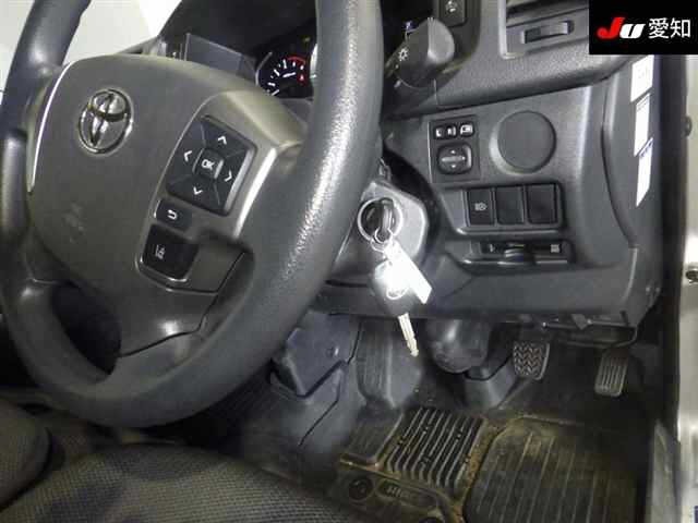 Toyota HIACE VAN 2023 8338929-5