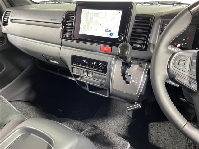 Toyota HIACE VAN 2026 8339041-10