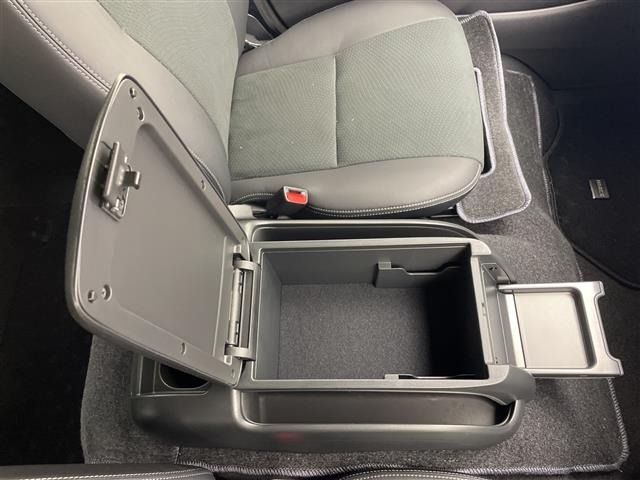 Toyota HIACE VAN 2026 8339045-11