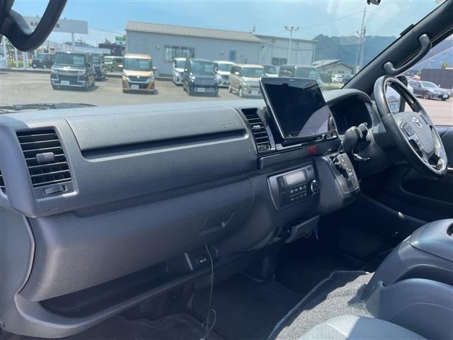 Toyota HIACE VAN 2022 8339046-1