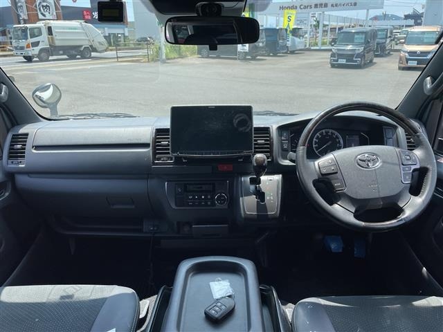 Toyota HIACE VAN 2022 8339046-14