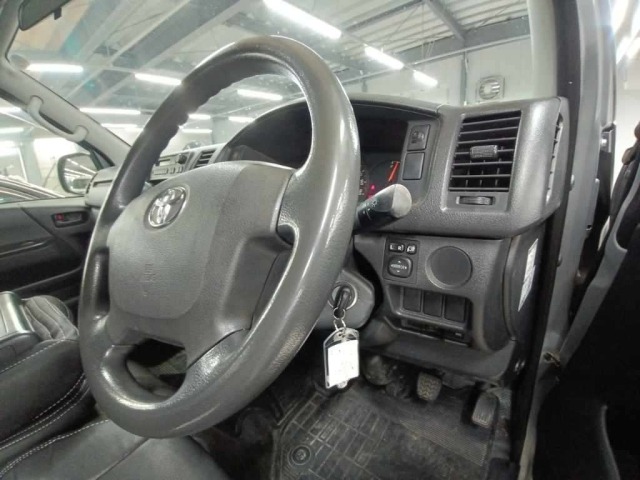Toyota HIACE VAN 2015 8339050-9
