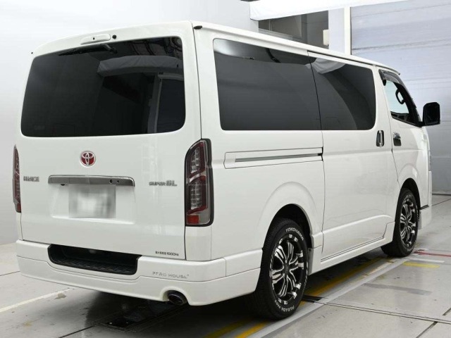 Toyota HIACE VAN 2021 8339057-1