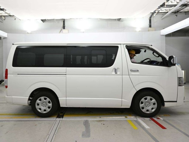 Toyota HIACE VAN 2022 8339061-3