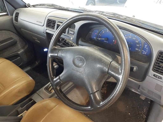 Toyota HILUX 2003 8327669-7