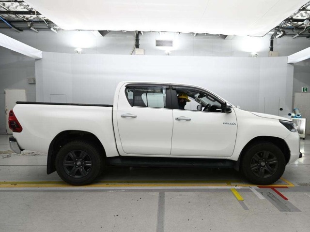 Toyota HILUX 2023 8327680-3