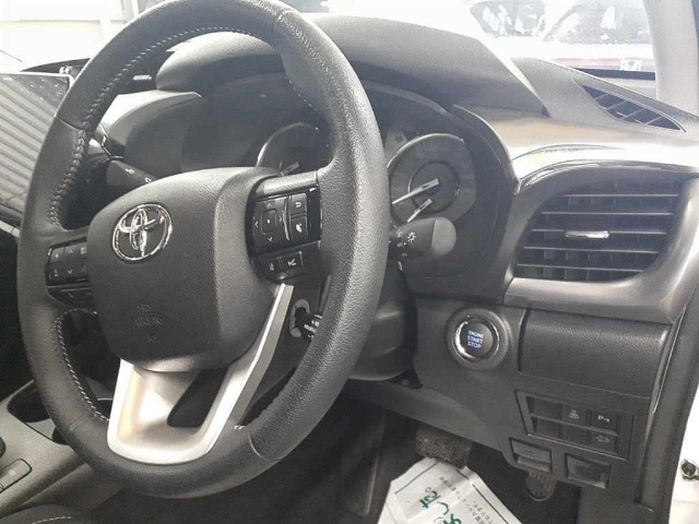 Toyota HILUX 2023 8327680-9