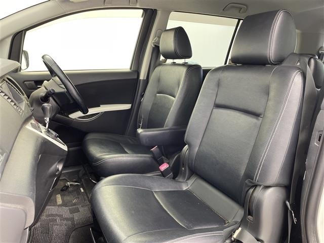 Toyota ISIS 2012 8339413-10