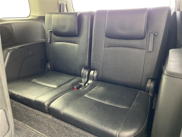 Toyota ISIS 2012 8339413-12