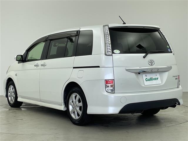 Toyota ISIS 2012 8339413-14