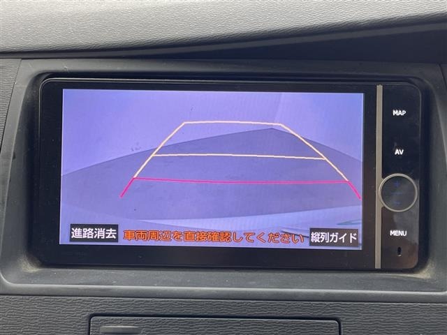 Toyota ISIS 2012 8339413-18