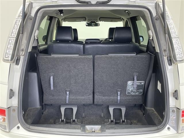 Toyota ISIS 2012 8339413-21