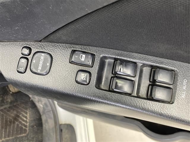 Toyota ISIS 2012 8339413-9