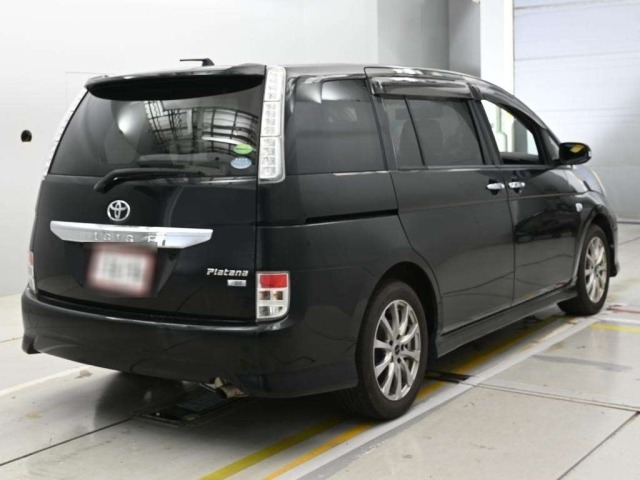 Toyota ISIS 2013 8339414-1