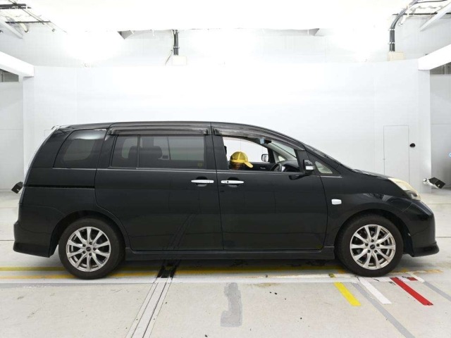 Toyota ISIS 2013 8339414-3
