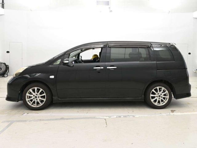 Toyota ISIS 2013 8339414-4