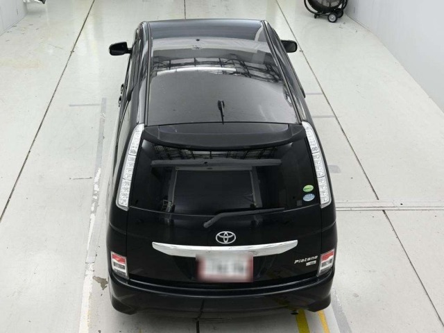 Toyota ISIS 2013 8339414-8