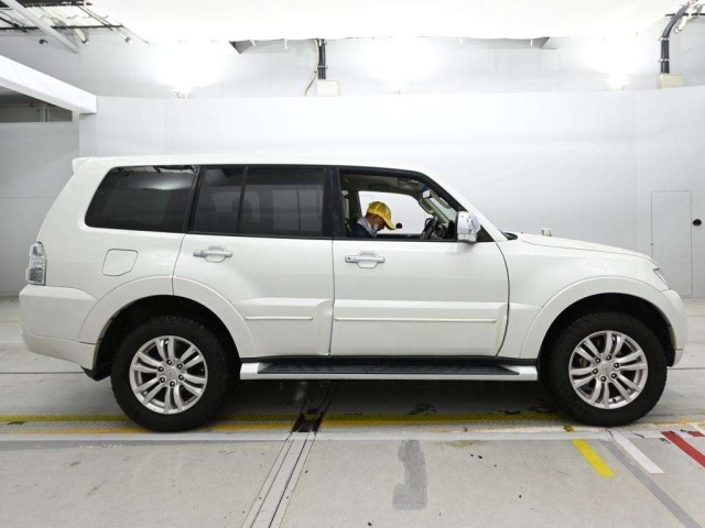 Mitsubishi PAJERO 2018 8324693-3