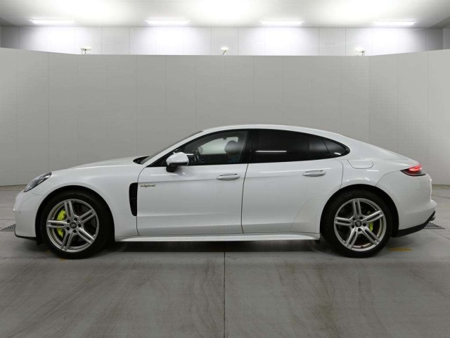 Porsche PANAMERA 2022 8333830-4