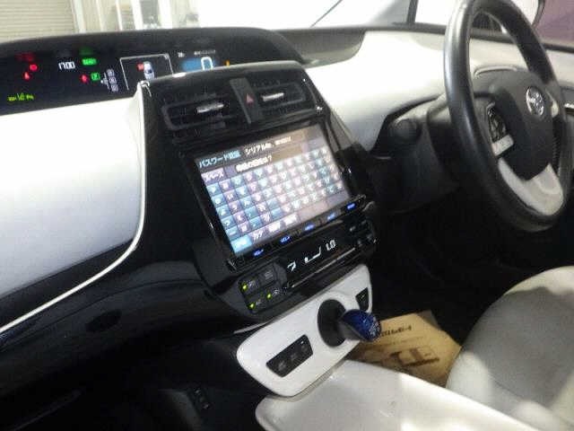 Toyota PRIUS 2016 8339767-3