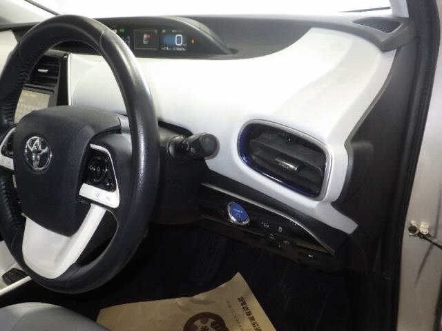 Toyota PRIUS 2016 8339767-7