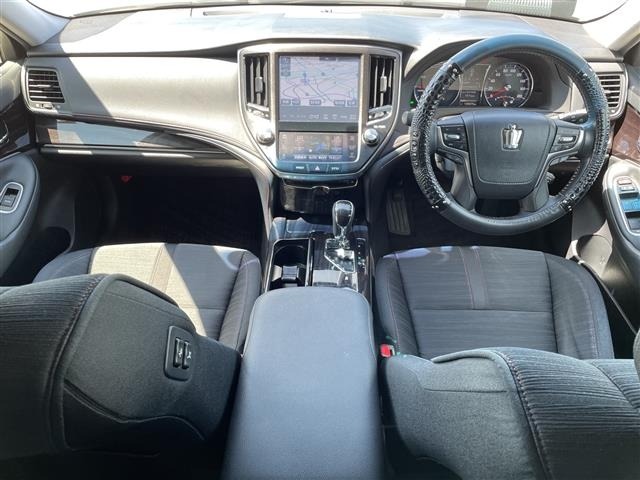 Toyota CROWN 2016 8348116-17