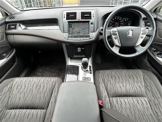Toyota CROWN 2010 8348123-26