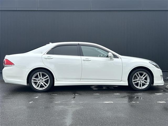 Toyota CROWN 2010 8348123-33